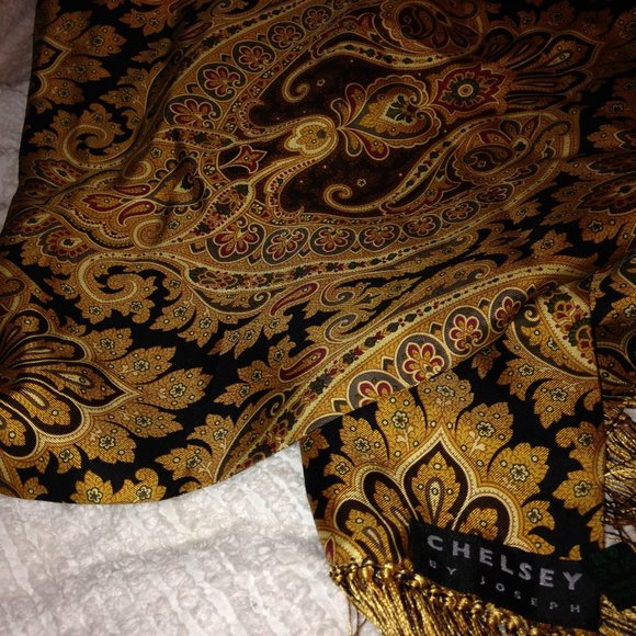 Paisley damask Italian Silk Scarf - Picture 9 of 9